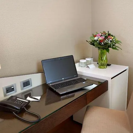 Palazzo Esedra 4* Neapol