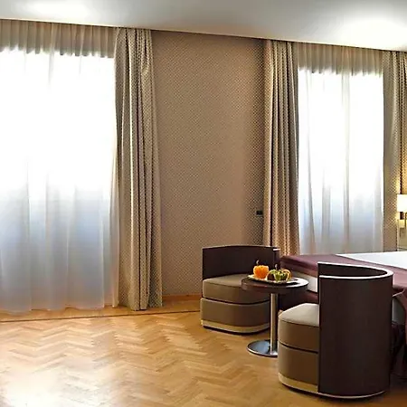 Palazzo Esedra Νάπολη