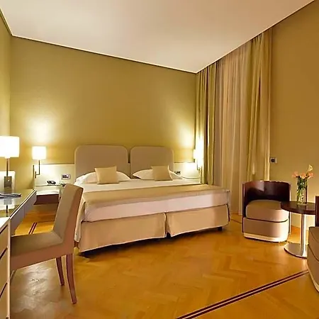 Palazzo Esedra 4* Νάπολη