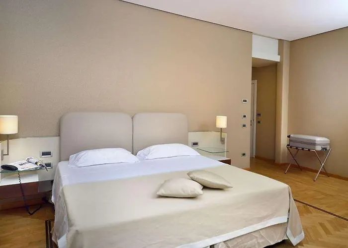 Palazzo Esedra 4* Неаполь