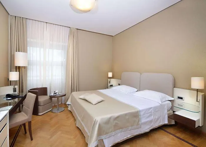 Отель Palazzo Esedra 4*