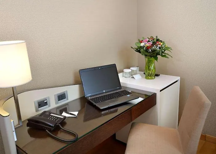 Palazzo Esedra 4* Неаполь