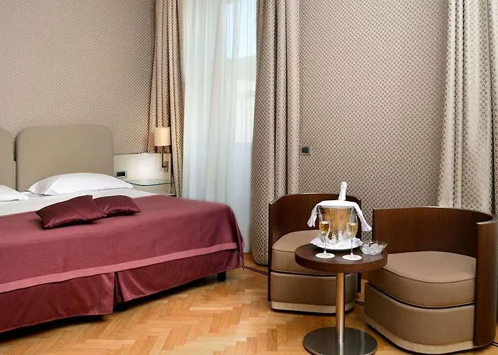 Palazzo Esedra Отель