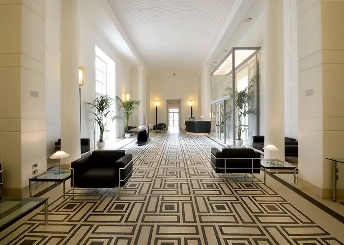 Palazzo Esedra Неаполь