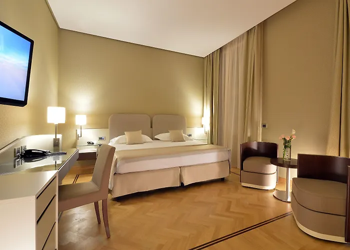 Palazzo Esedra Отель Неаполь