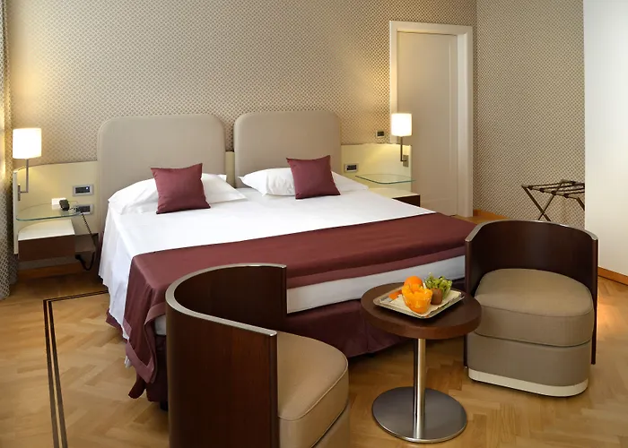 Palazzo Esedra Отель Неаполь