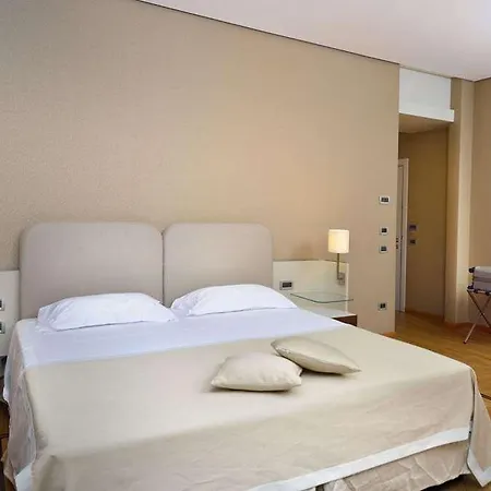 Palazzo Esedra 4* Napels