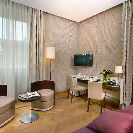 Palazzo Esedra Napels