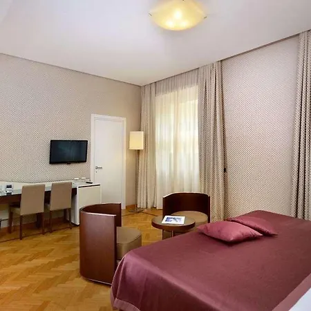 Palazzo Esedra 4*