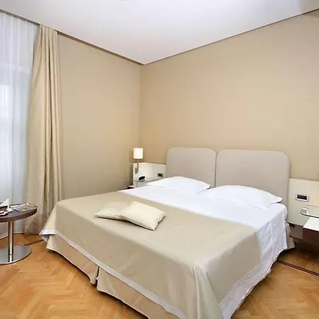 Palazzo Esedra 4* Napels