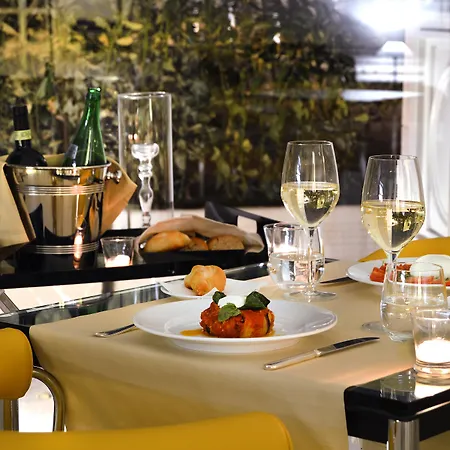 Palazzo Esedra 4* Неаполь