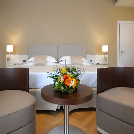 Hotell Palazzo Esedra 4*