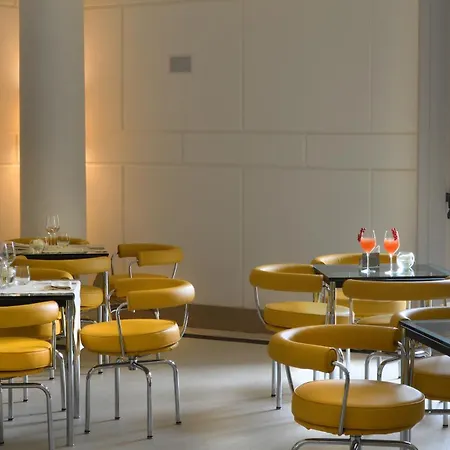 Hotell Palazzo Esedra 4*